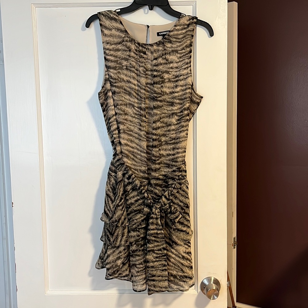 Size large cocktail dress from Express. Worn once.